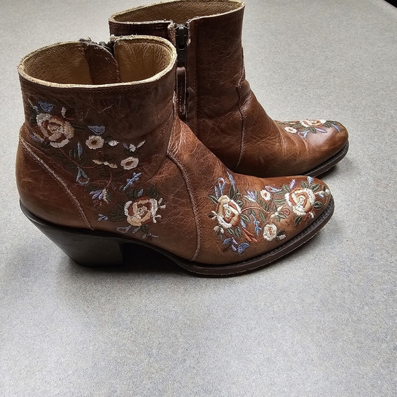 Shyanne Millie Floral Embroidered Booties Round Toe size 6.5 - Picture 10 of 12